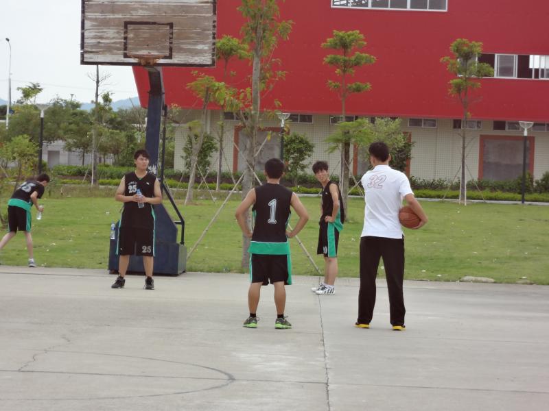 人兽性交
新老生篮球友谊赛开赛2.jpg 人兽性交
新老生篮球友谊赛开赛2.jpg